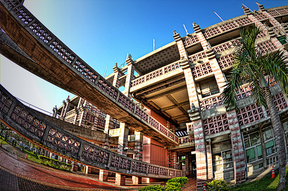 名護市役所と平和記念公園